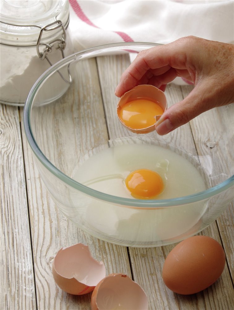  2. Mezcla los huevos con  el azúcar