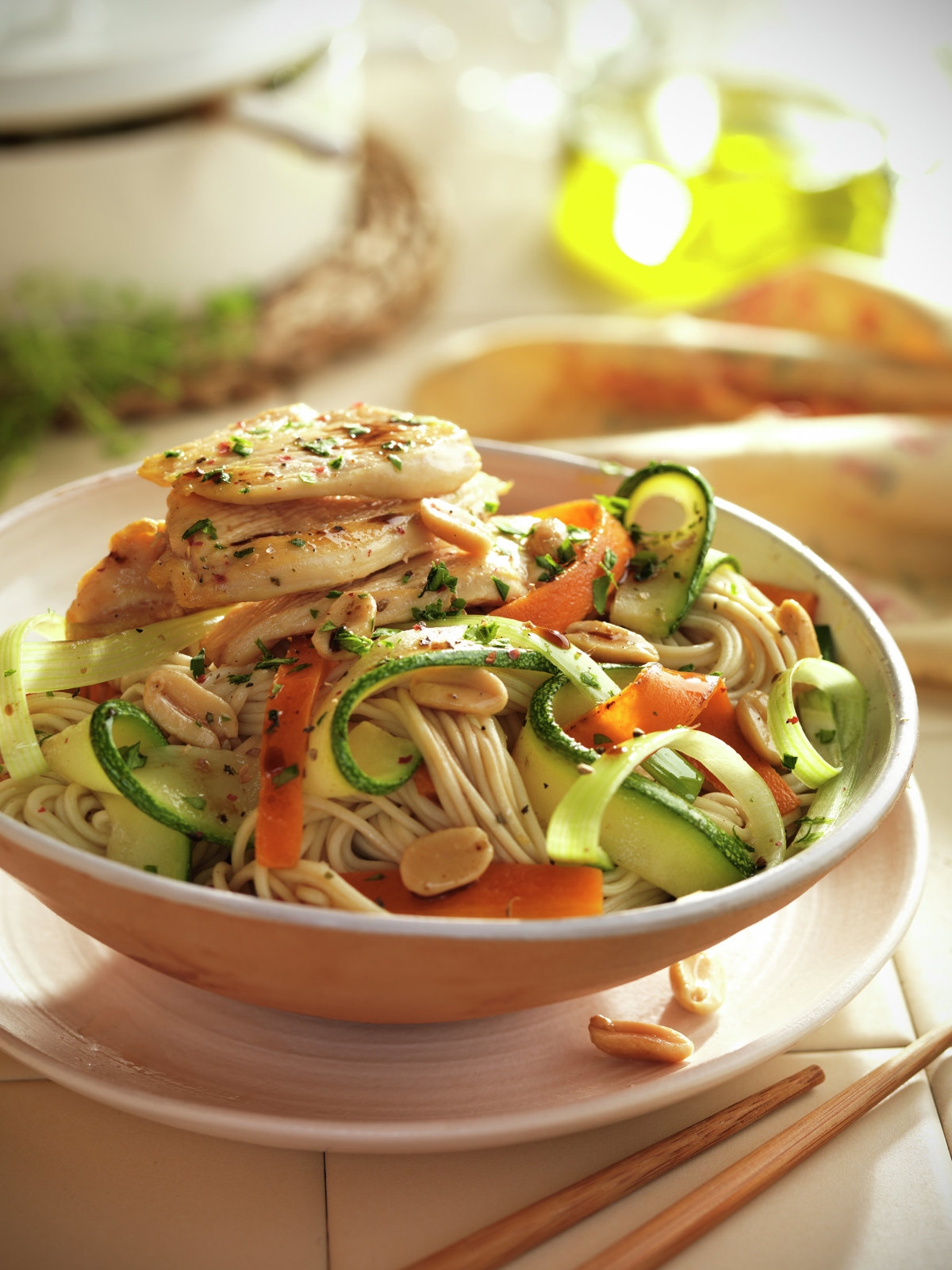 SALTEADO DE FIDEOS CHINOS CON POLLO.
