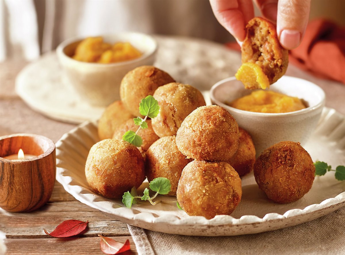 bunuelos_de_tempeh_de_garbanzos_y_patata_con_salsa_de_calabaza_y_miso