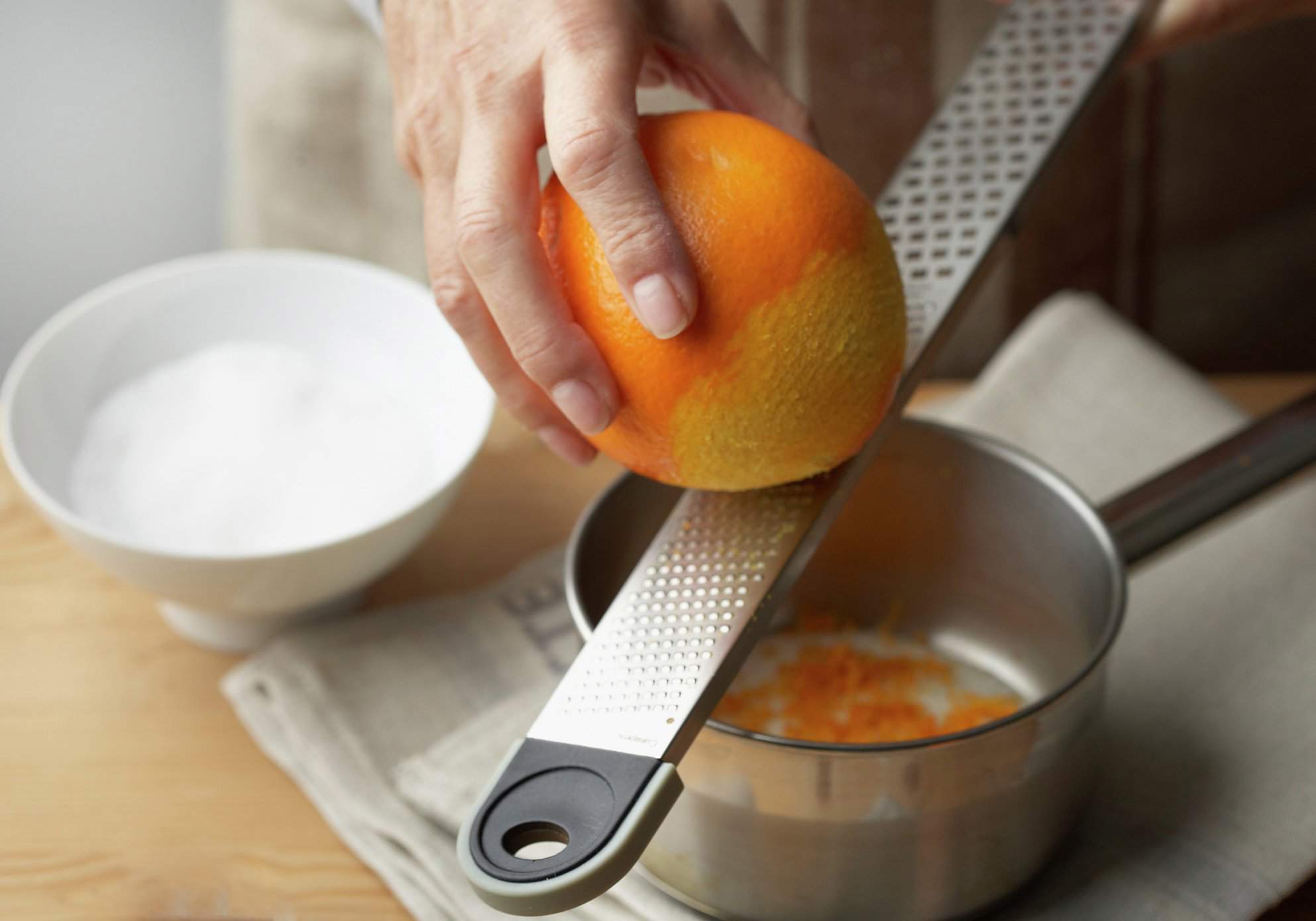 2. Añade ralladura de naranja