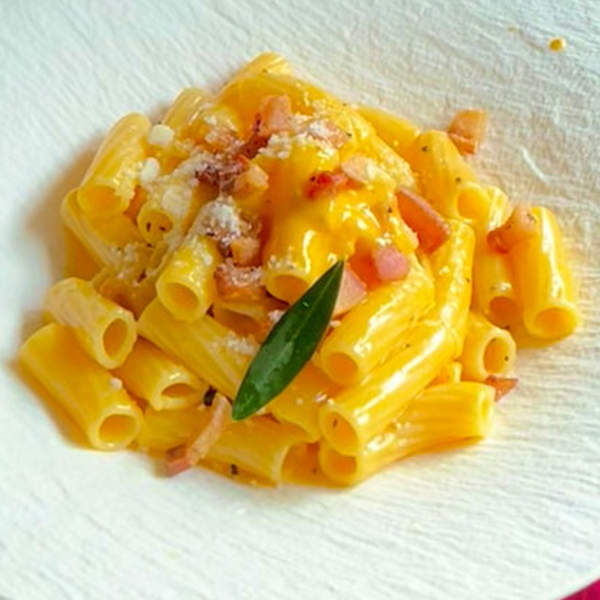 Pasta a la carbonara, la auténtica receta italiana (sin nata)