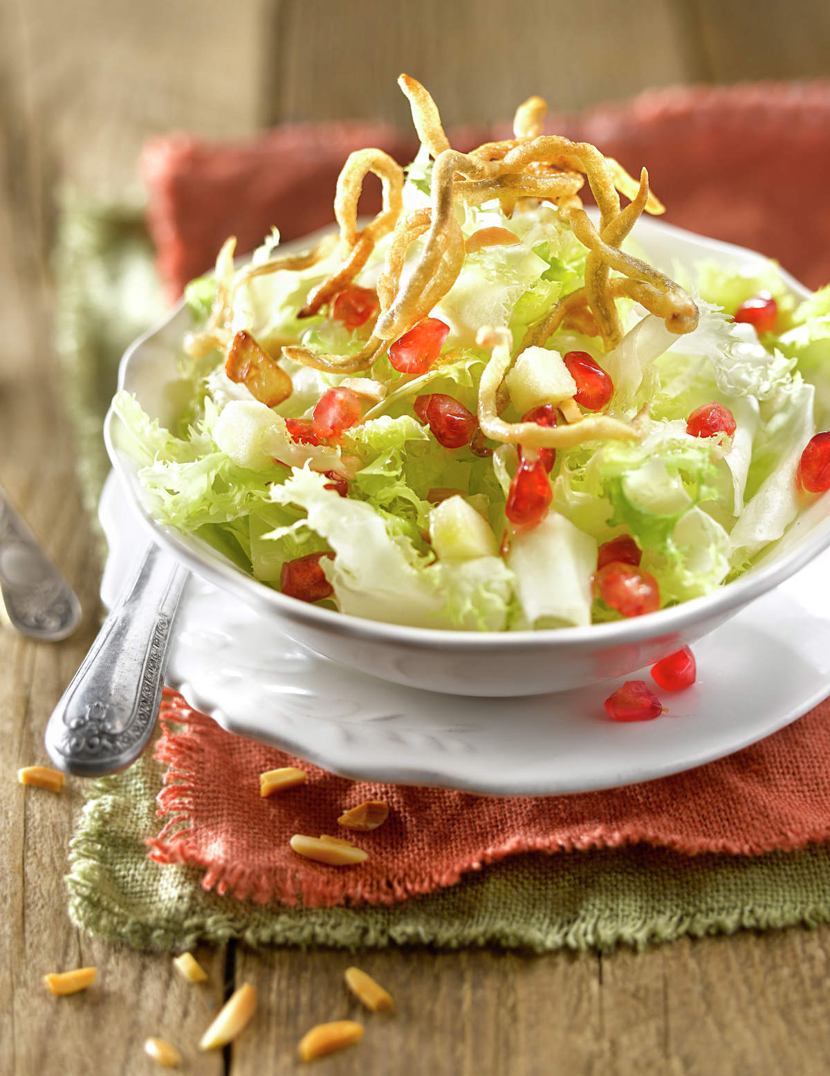 ENSALADA DE ESCAROLA Y GULAS.