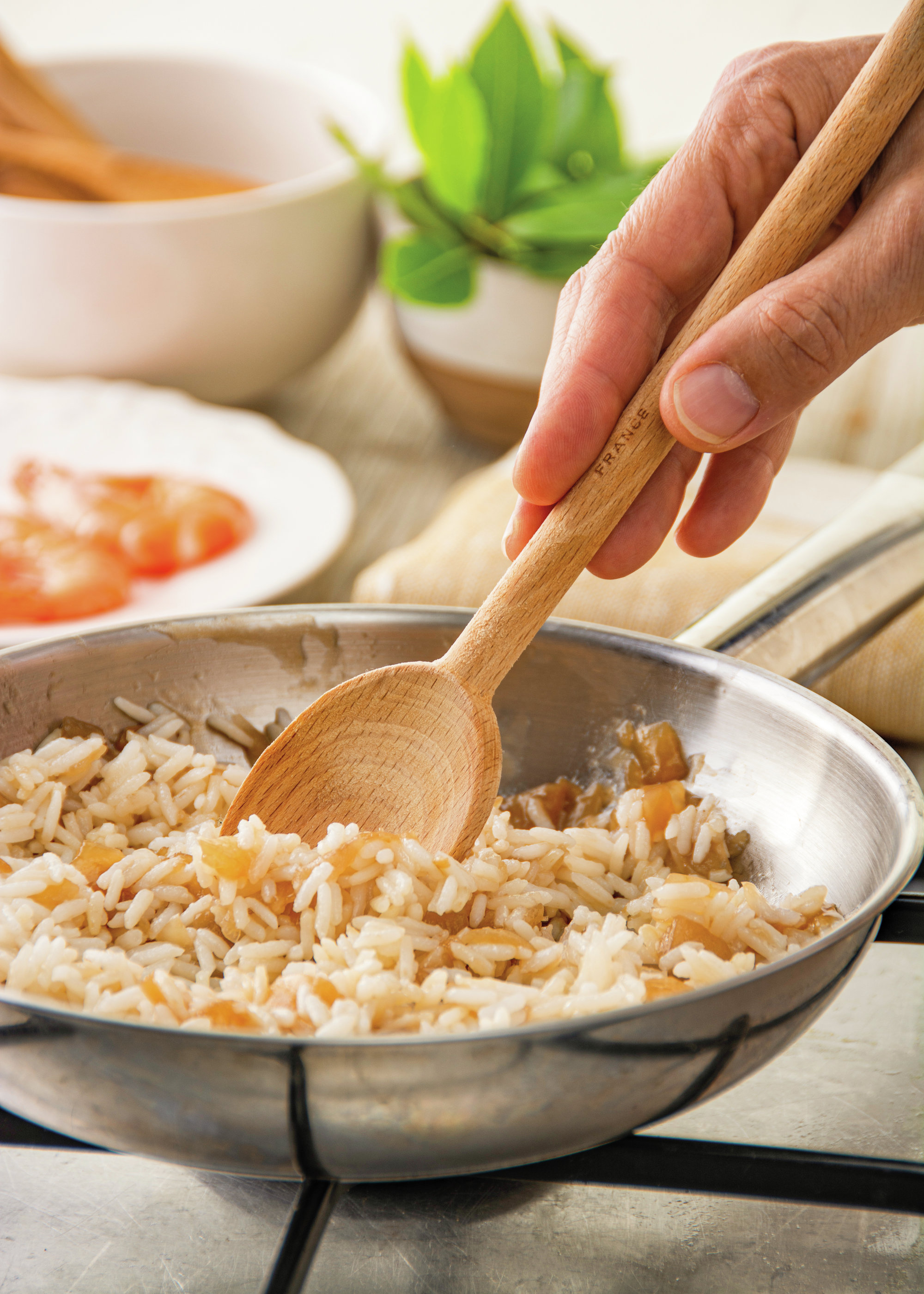 6. Mezcla la cebolla con el arroz