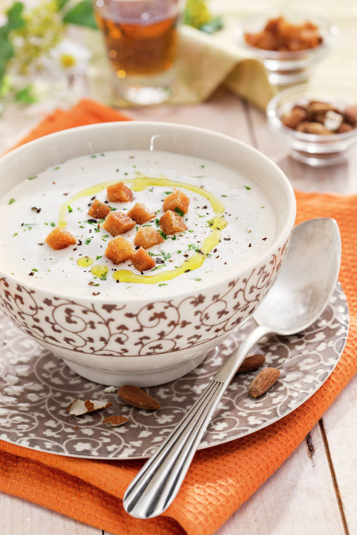 CREMA DE PUERROS Y ALMENDRA.