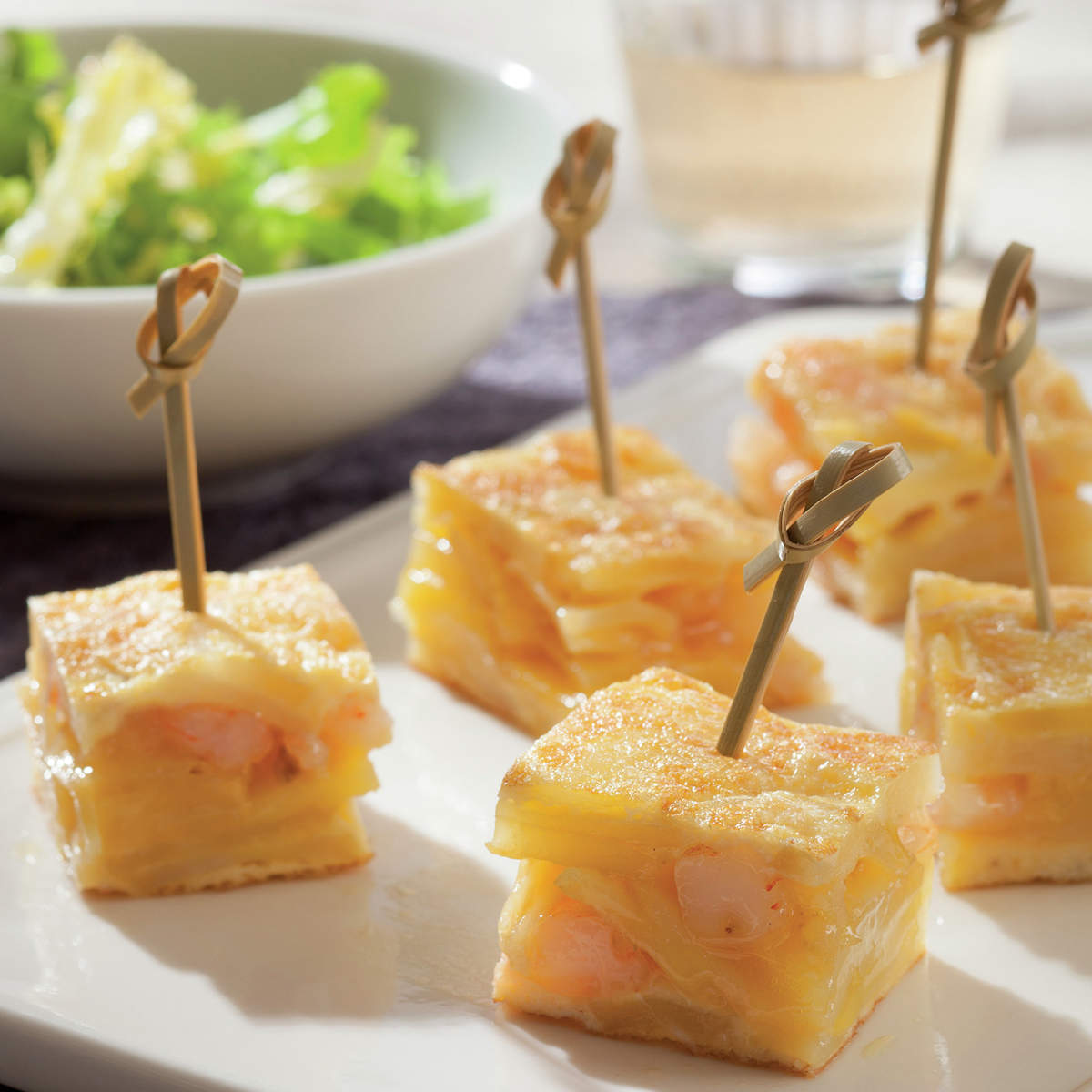 Pinchitos de tortilla de patata y gambas