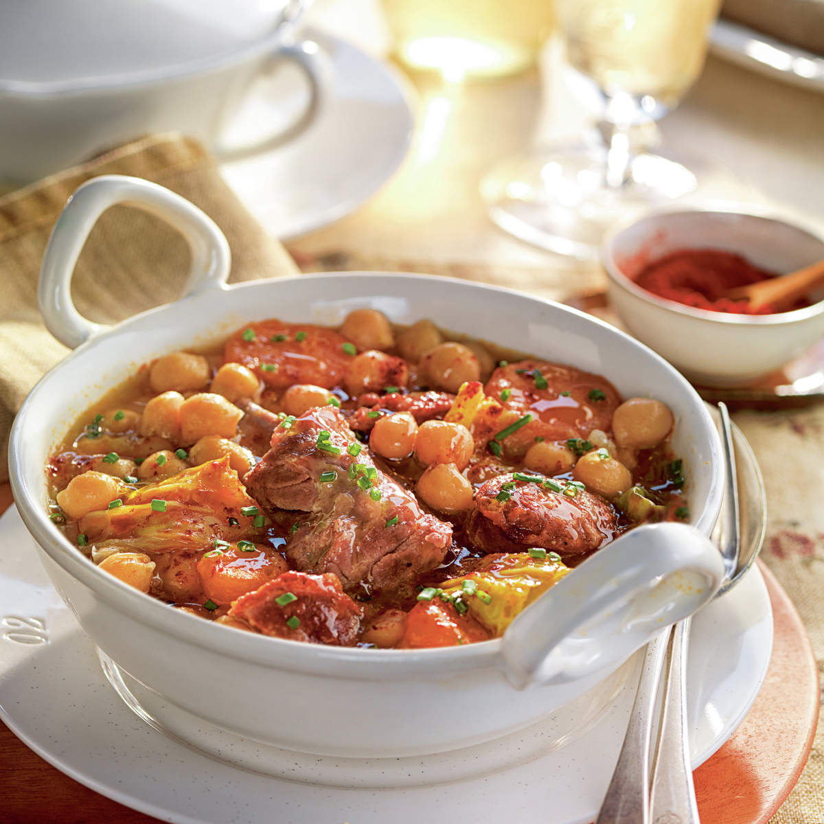 Puchero de garbanzos con costillas