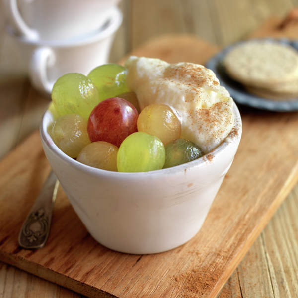 Uvas con crema de mascarpone, un postre delicioso y facilísimo