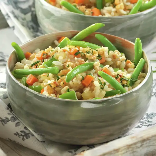 La cena saludable para combatir los excesos navide&ntilde;os: arroz integral con verduritas y almendras