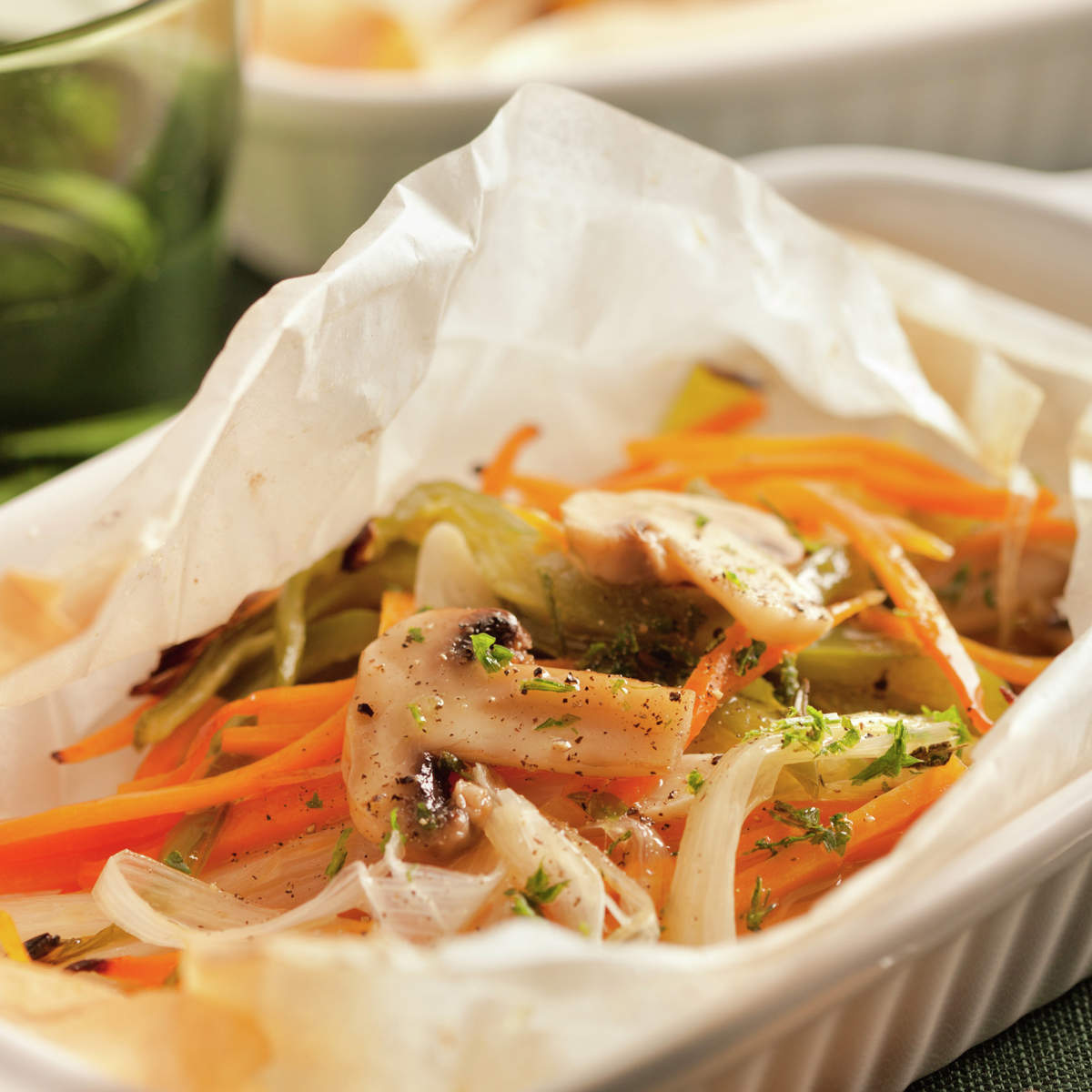 Papillote de verduras y champiñones