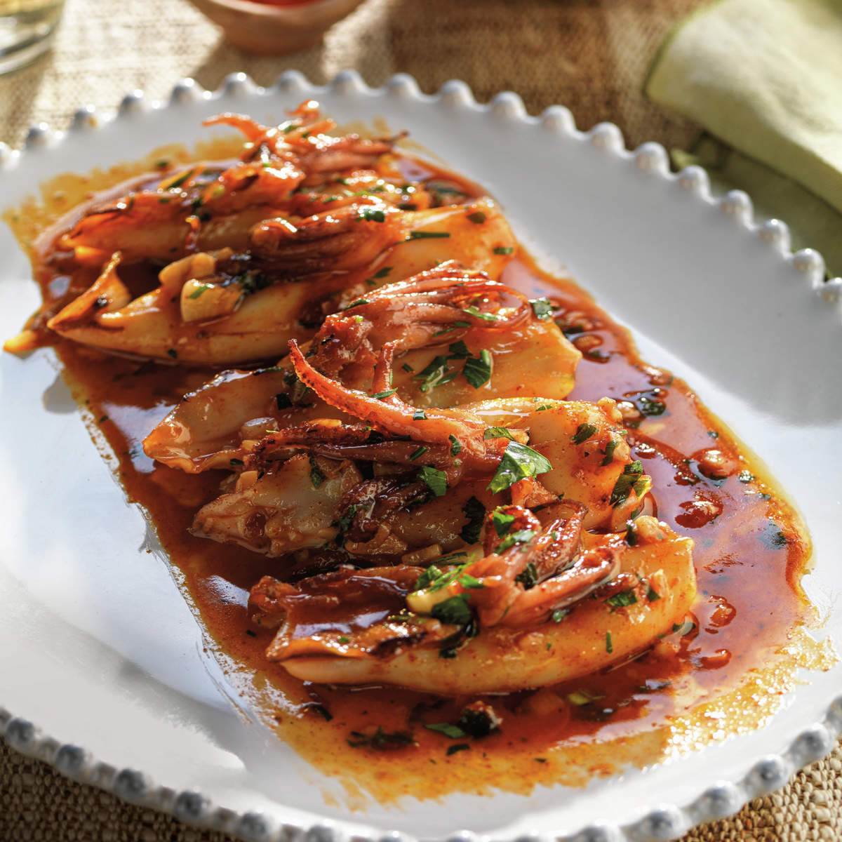 Chipirones salteados con salsa de ajo