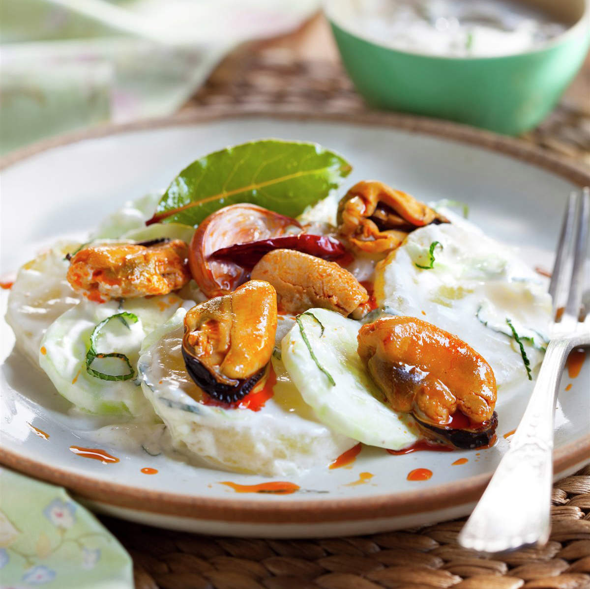 Ensalada de patatas y mejillones con salsa de yogur