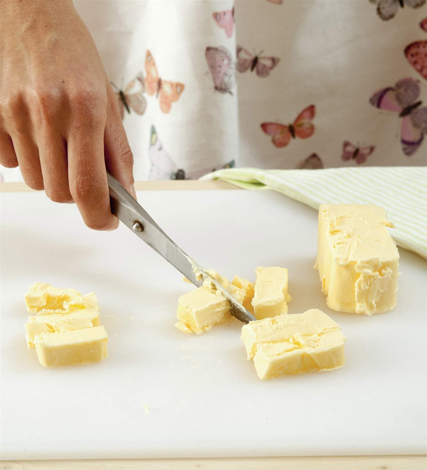 7. Deja ablandar la mantequilla
