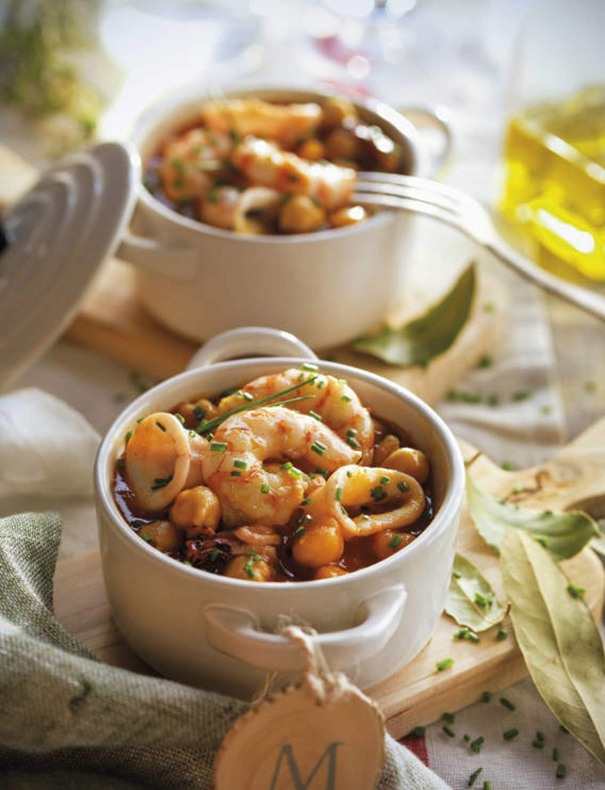 Potaje de garbanzos con chipirones y langostinos