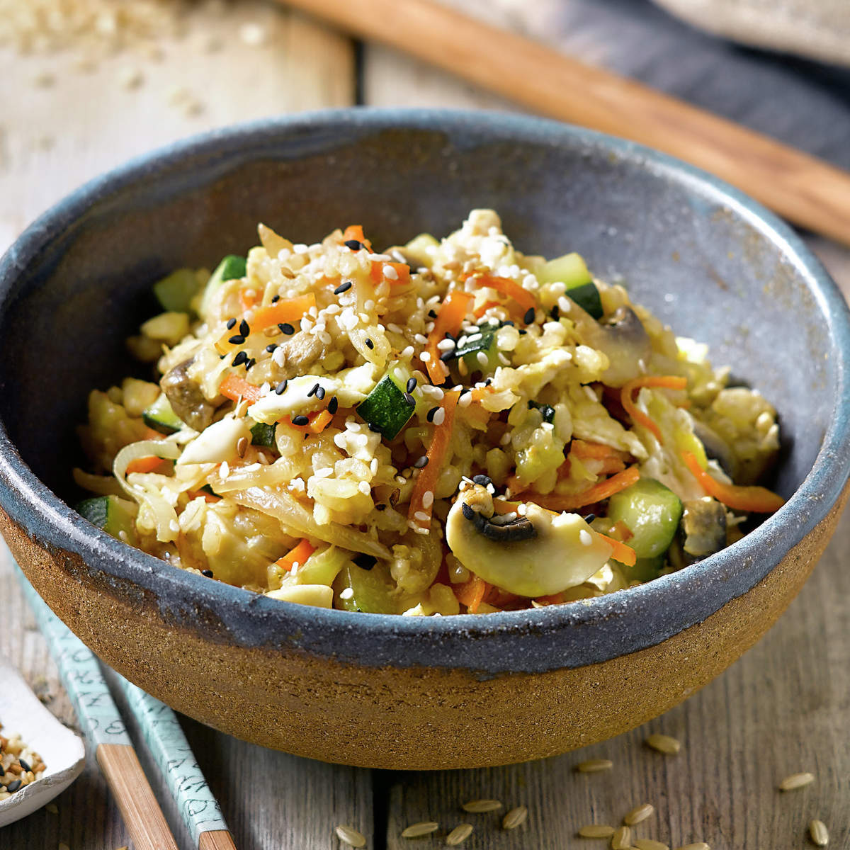 ARROZ CON HUEVO Y VERDURAS AL SÉSAMO