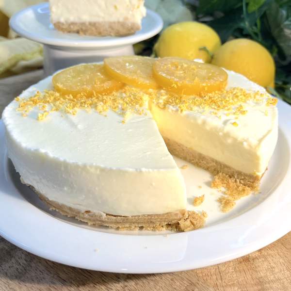 Receta de tarta de queso crema y limón con base de galleta, el postre frío más fácil y sin horno