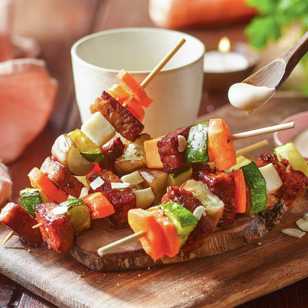 Brochetas de tempeh de garbanzos 