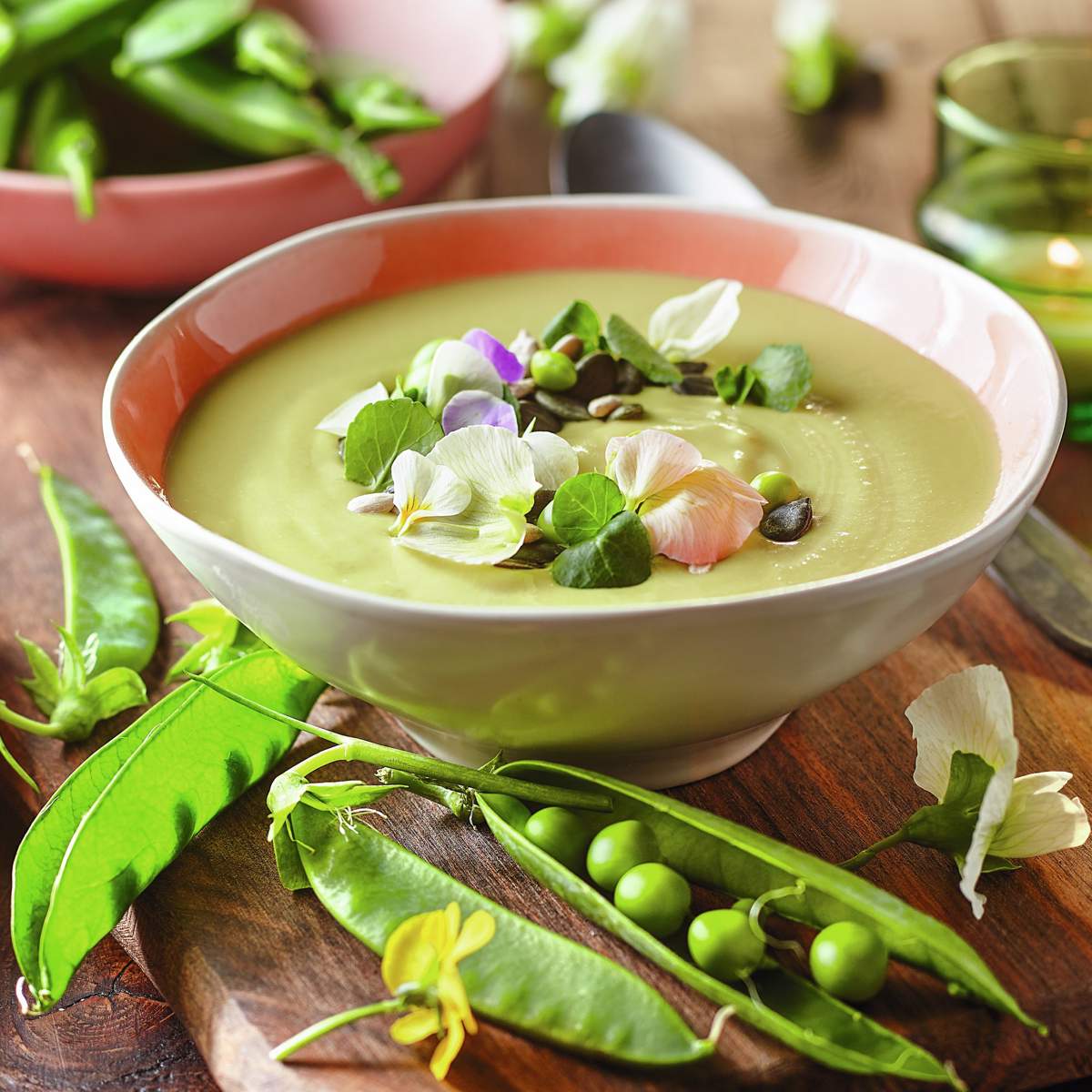 Crema de guisantes con harina de almendra