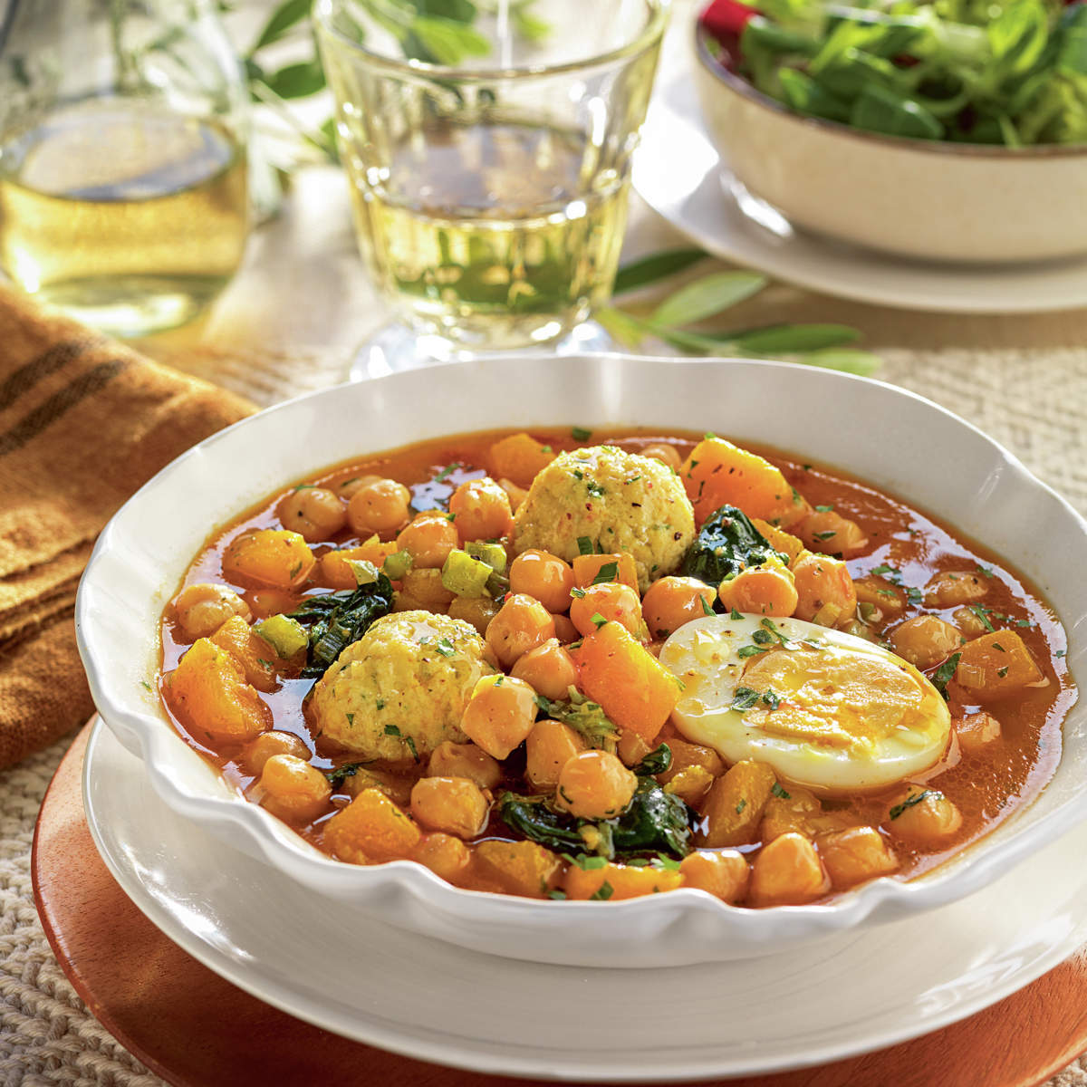 Potaje de garbanzos y calabaza con albóndigas de bacalao 