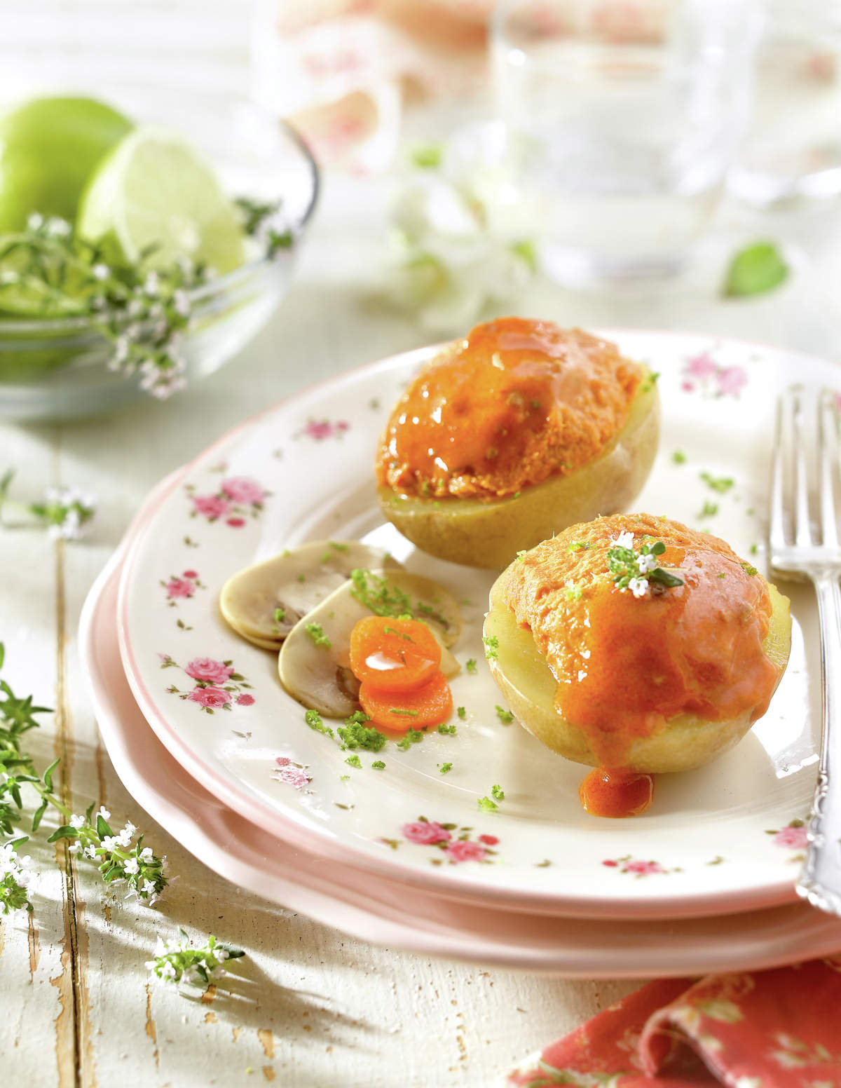 PATATAS CON ATÚN Y SALSA DE PIMIENTO.