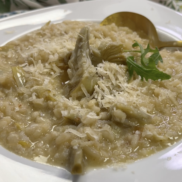 Risotto de alcachofas, receta facilísima de la abuela italiana (con vídeo)