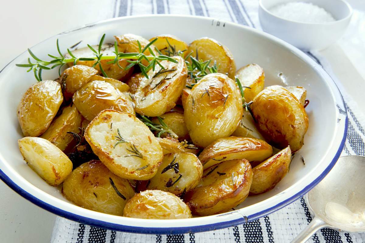 Patatas asadas con ajo y romero