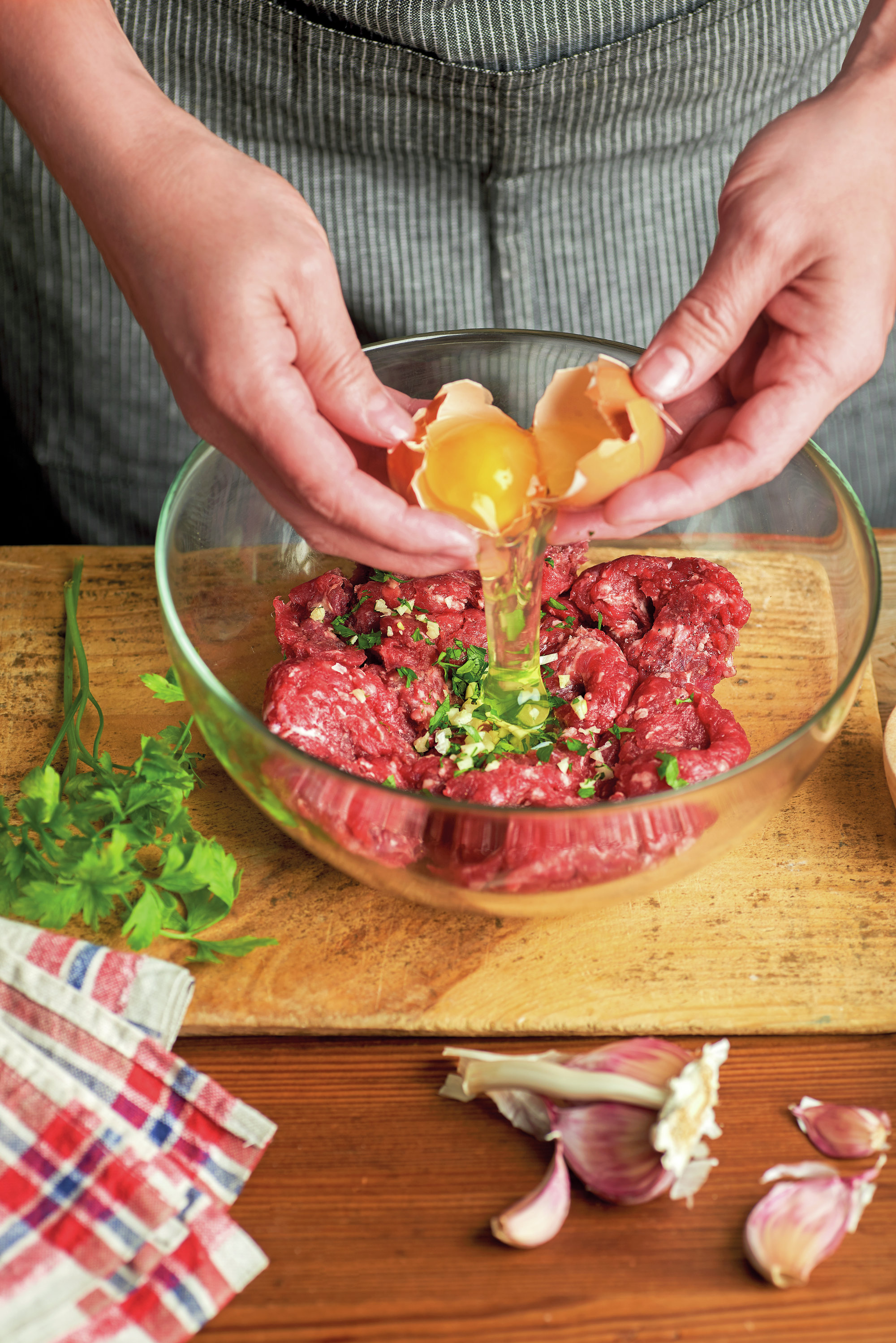 1. Prepara la masa de las albóndigas