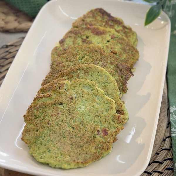 Tortitas saludables de Enrique Sánchez con brócoli y jamón, una cena ideal