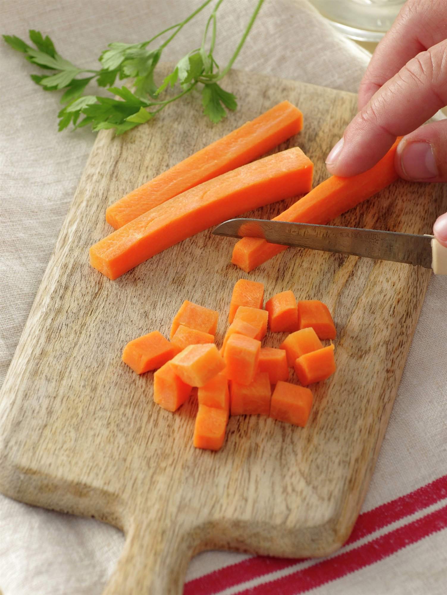 3. Trocea las zanahorias