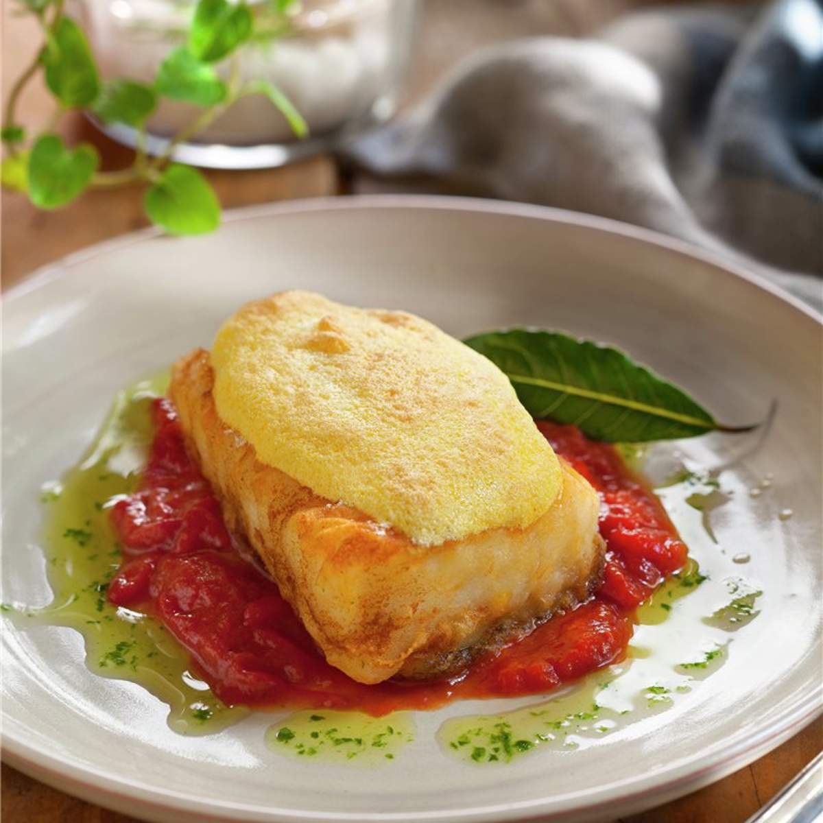 Bacalao con muselina de ajo y pimientos