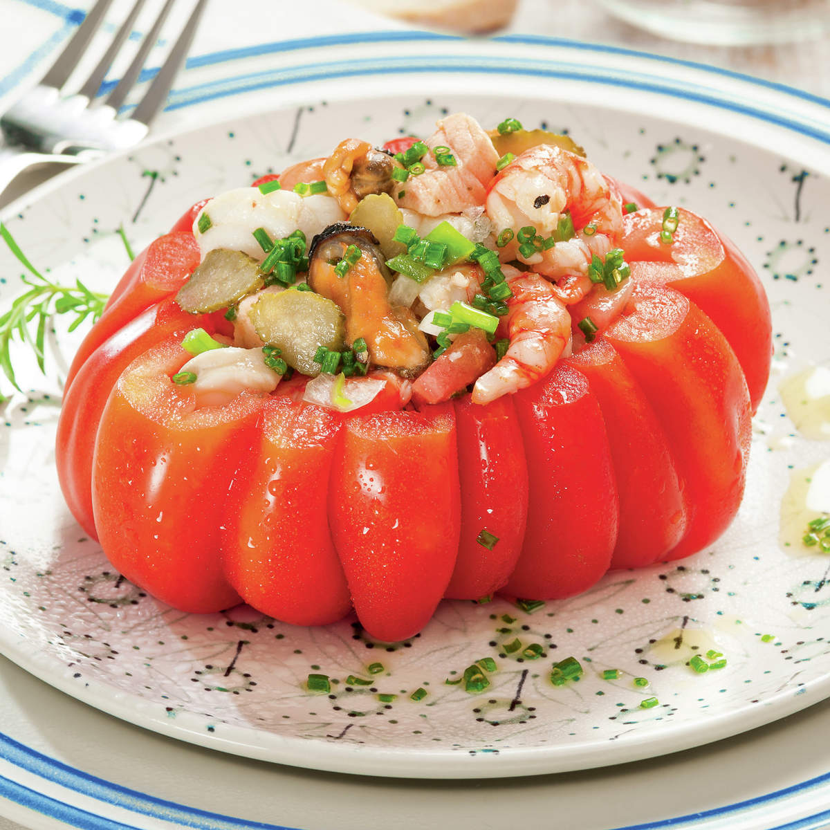 TOMATES RELLENOS DE SALPICÓN