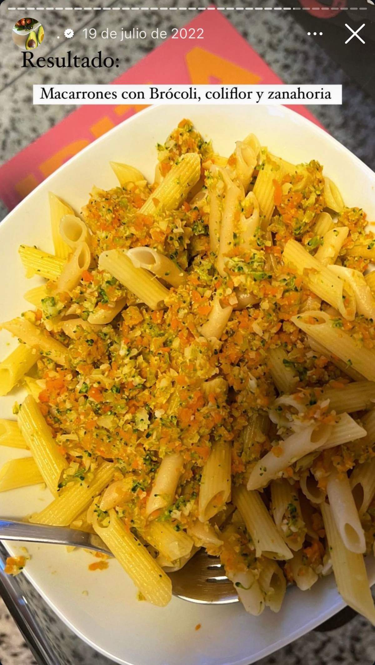 Macarrones con brócoli, coliflor y zanahoria