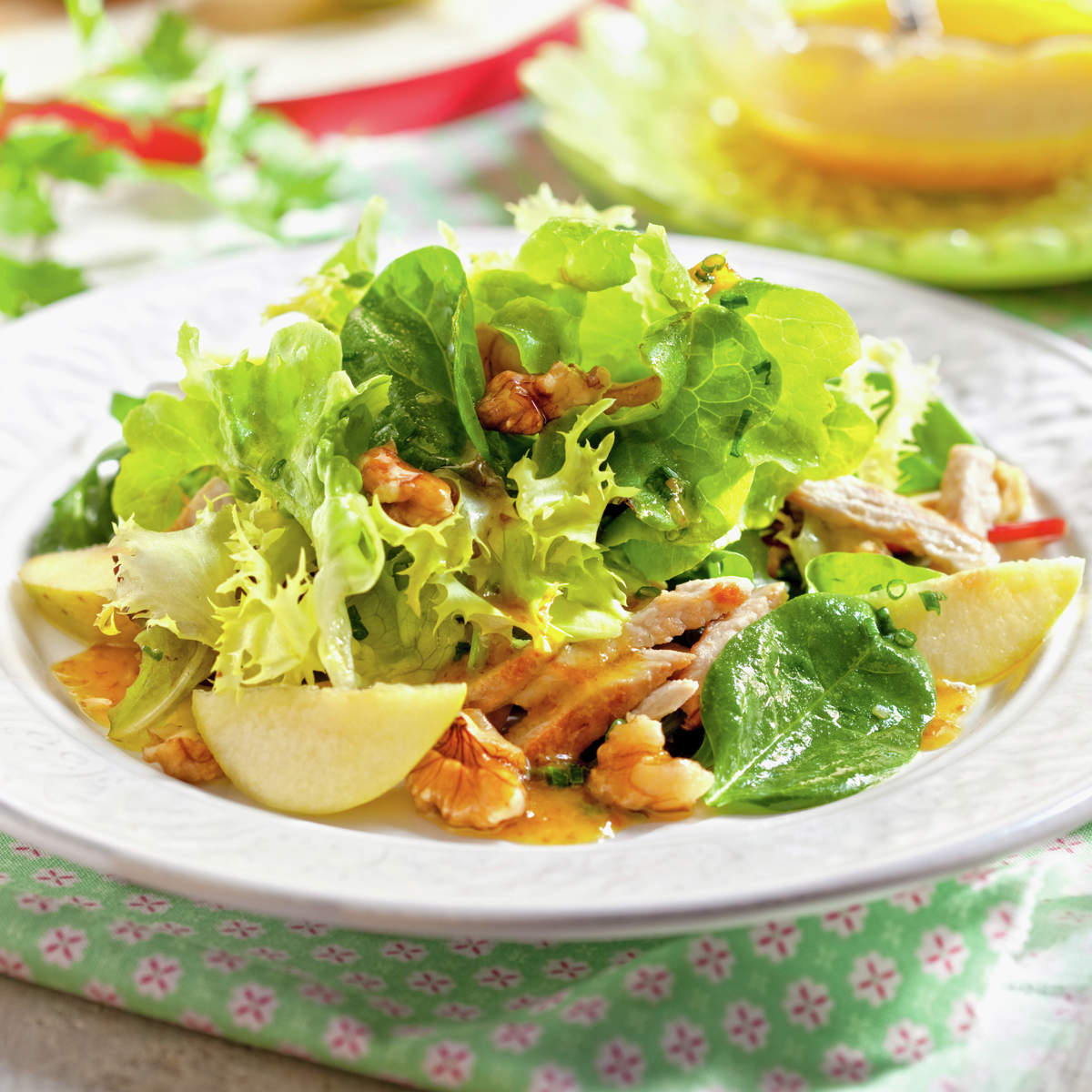 Ensalada de pavo con pera y nueces