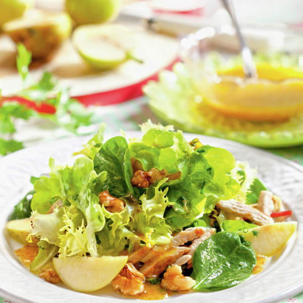 Ensalada de pavo con pera y nueces