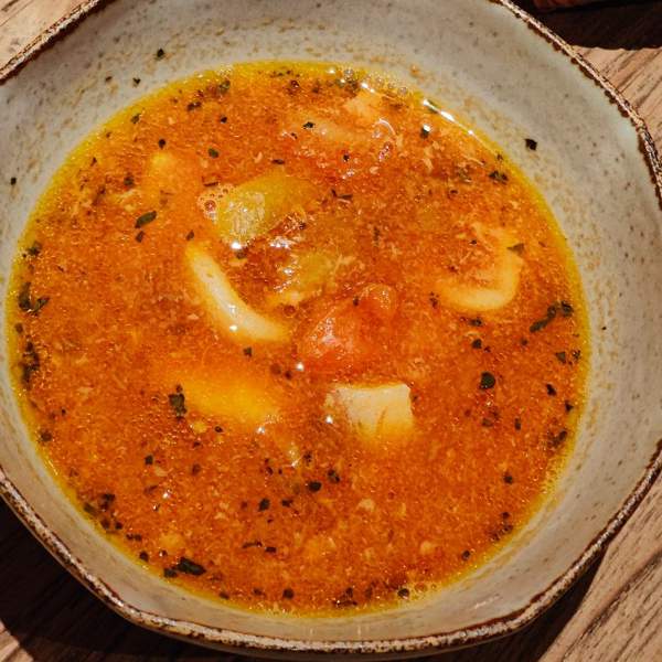 Sopa serrana, un plato de cuchara típico de tierras andaluzas (con mucho sabor)