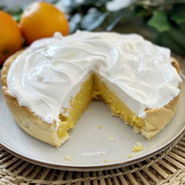 Tarta de crema de naranja con merengue y pasta brisa, el postre fácil más delicioso del verano