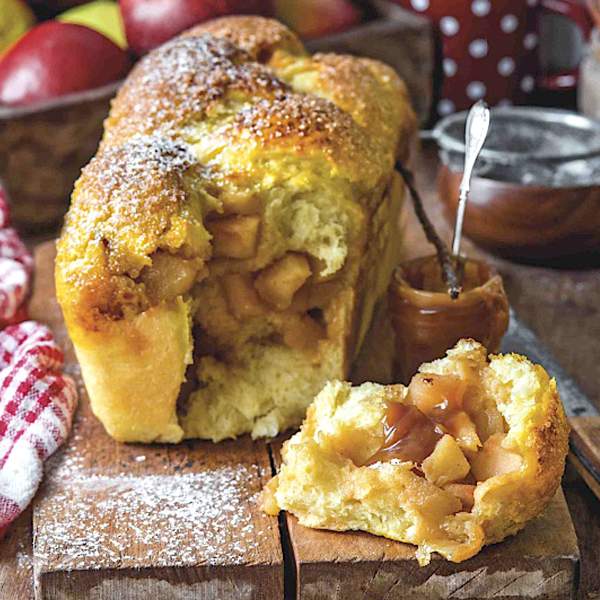 Brioche relleno de manzana