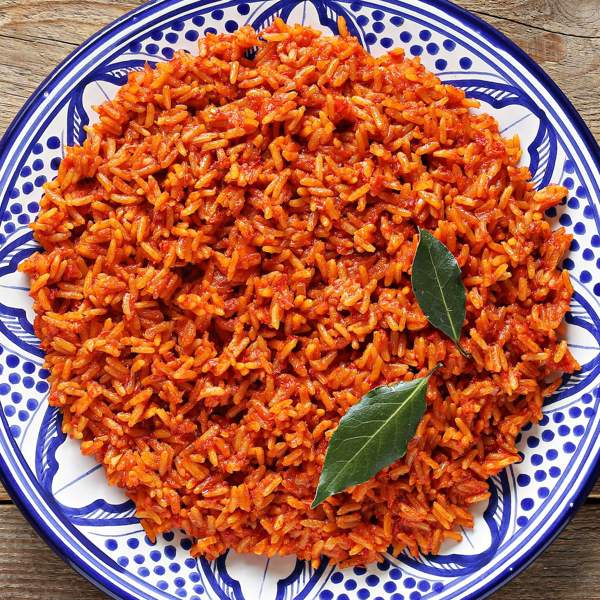 Arroz jollof, la receta de la abuela africana que se parece a nuestro arroz con tomate (pero con un toque picante)