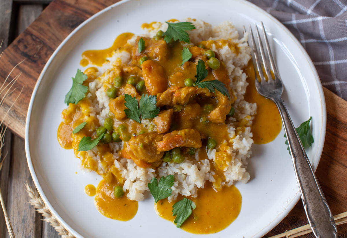 Arroz con pollo y salsa de cacahuete