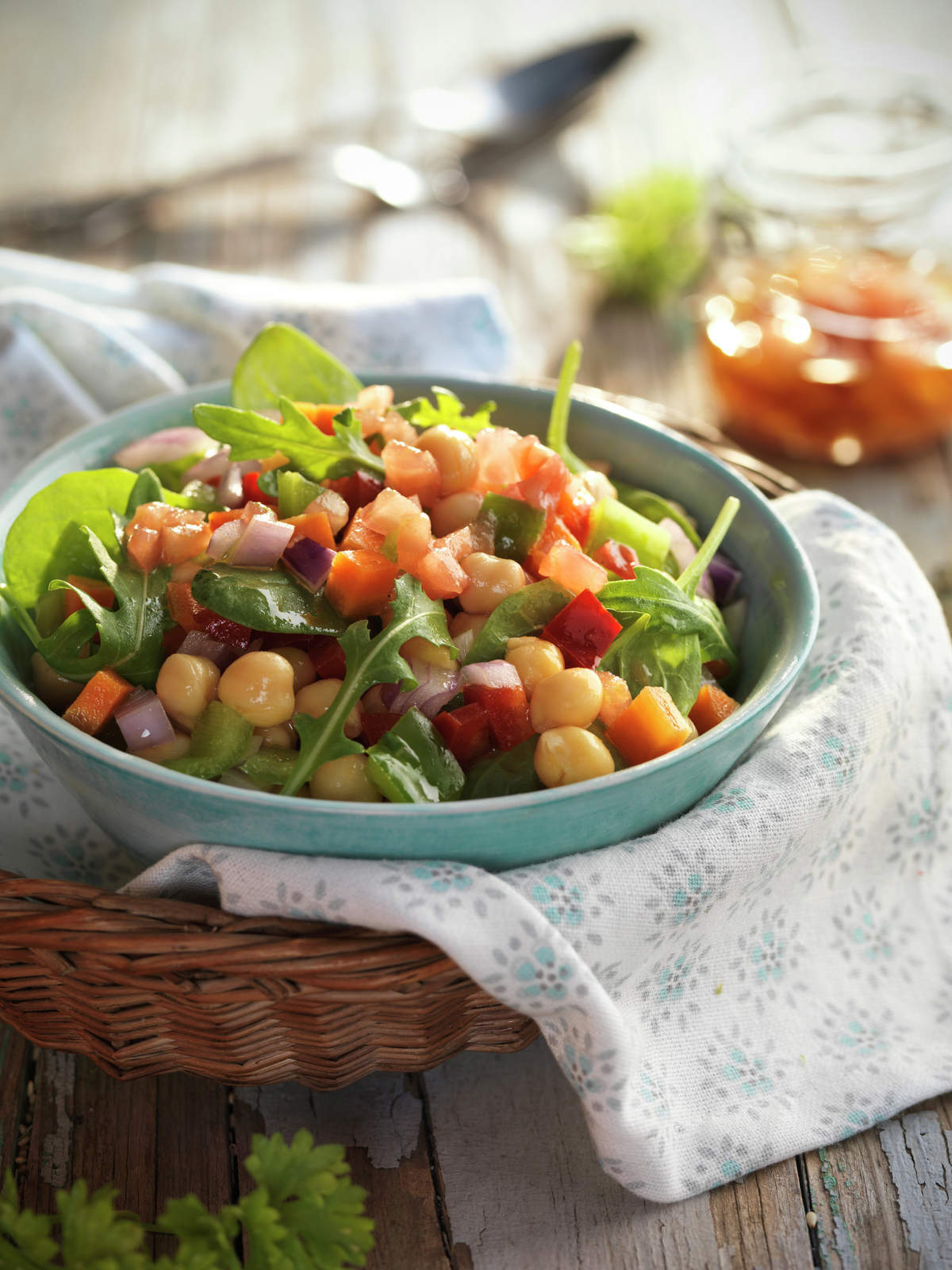 ENSALADA DE GARBANZOS CON VINAGRETA DE TOMATE.