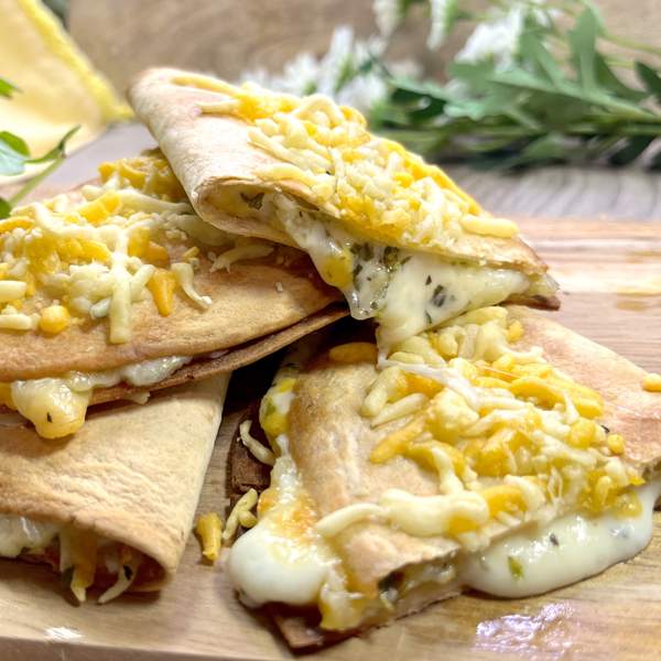 Quesadillas 4 quesos, receta mexicana fácil y deliciosa perfecta para cenar ¡lista en 10 minutos!