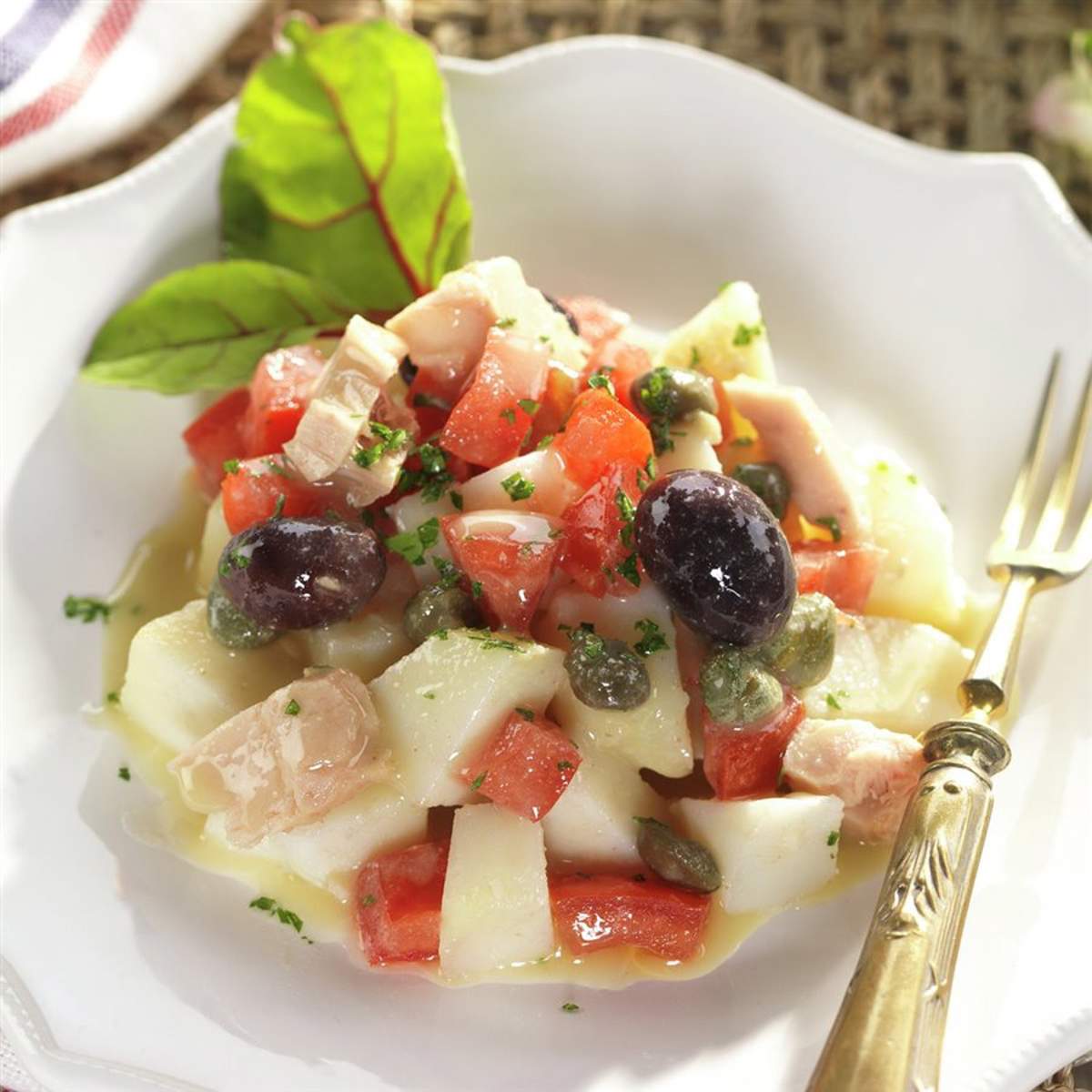 ensalada de patata con atun y aceitunas