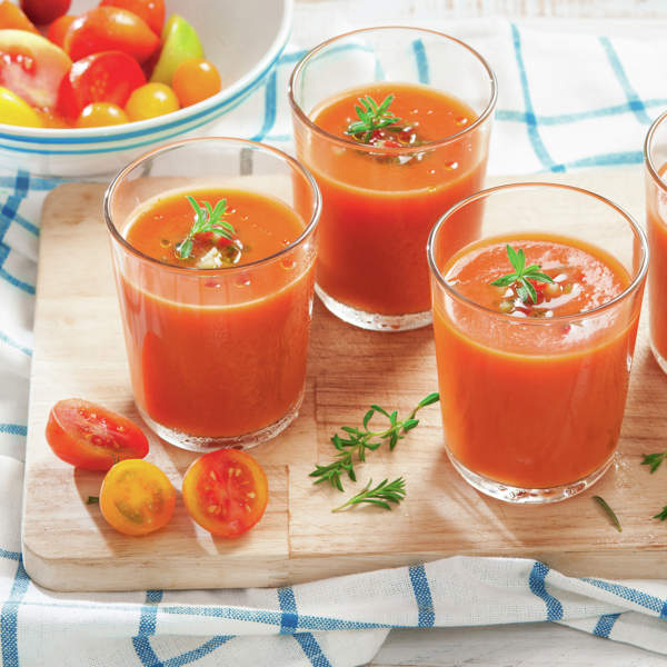 Chupitos de gazpacho, un entrante con la receta tradicional