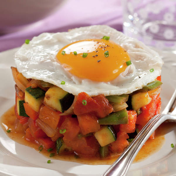 Timbal de pisto con huevo a la plancha