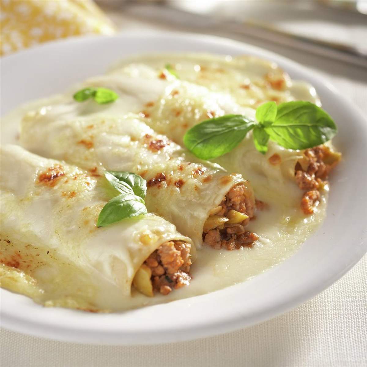 Canelones con aceitunas y albahaca