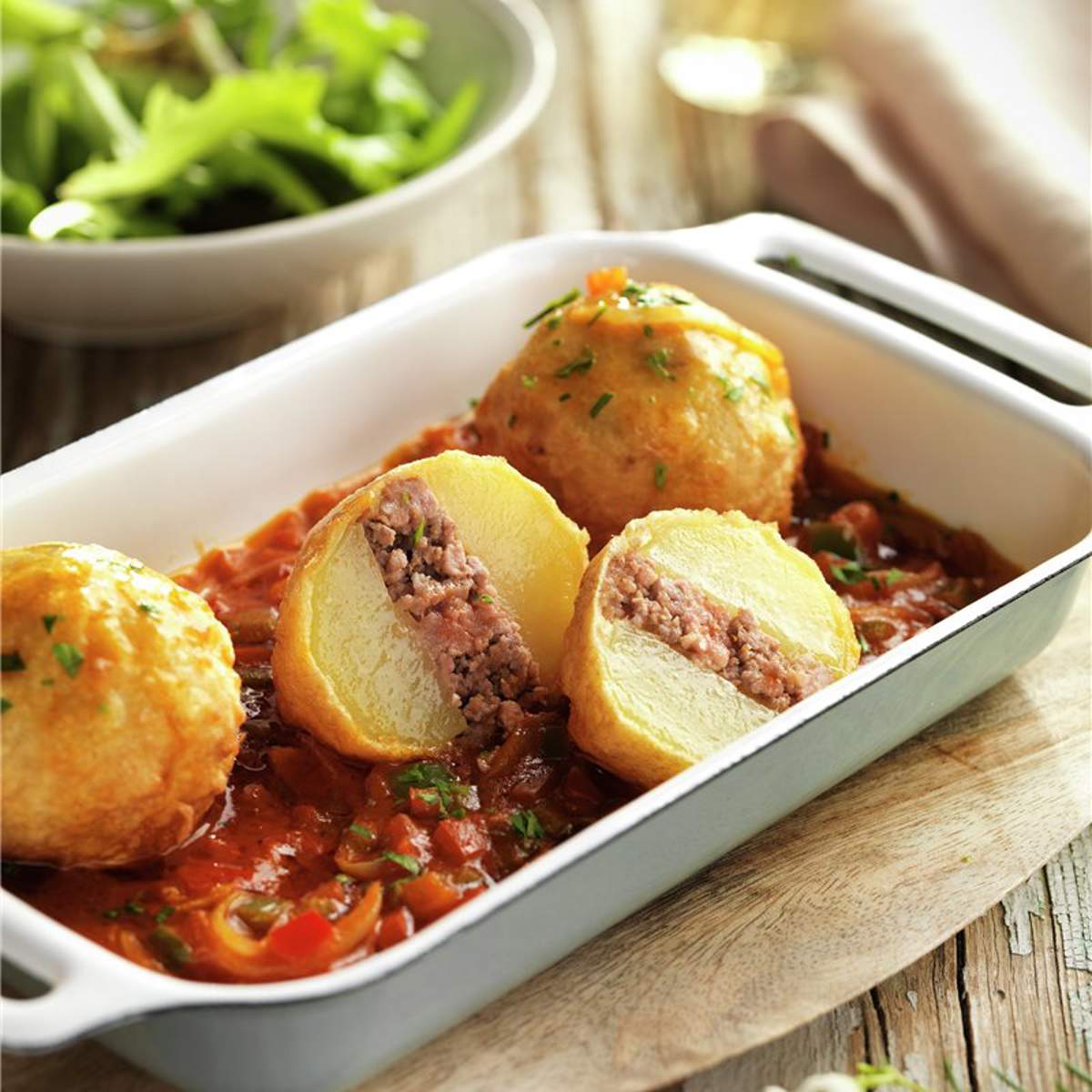 Patatas rellenas en salsa