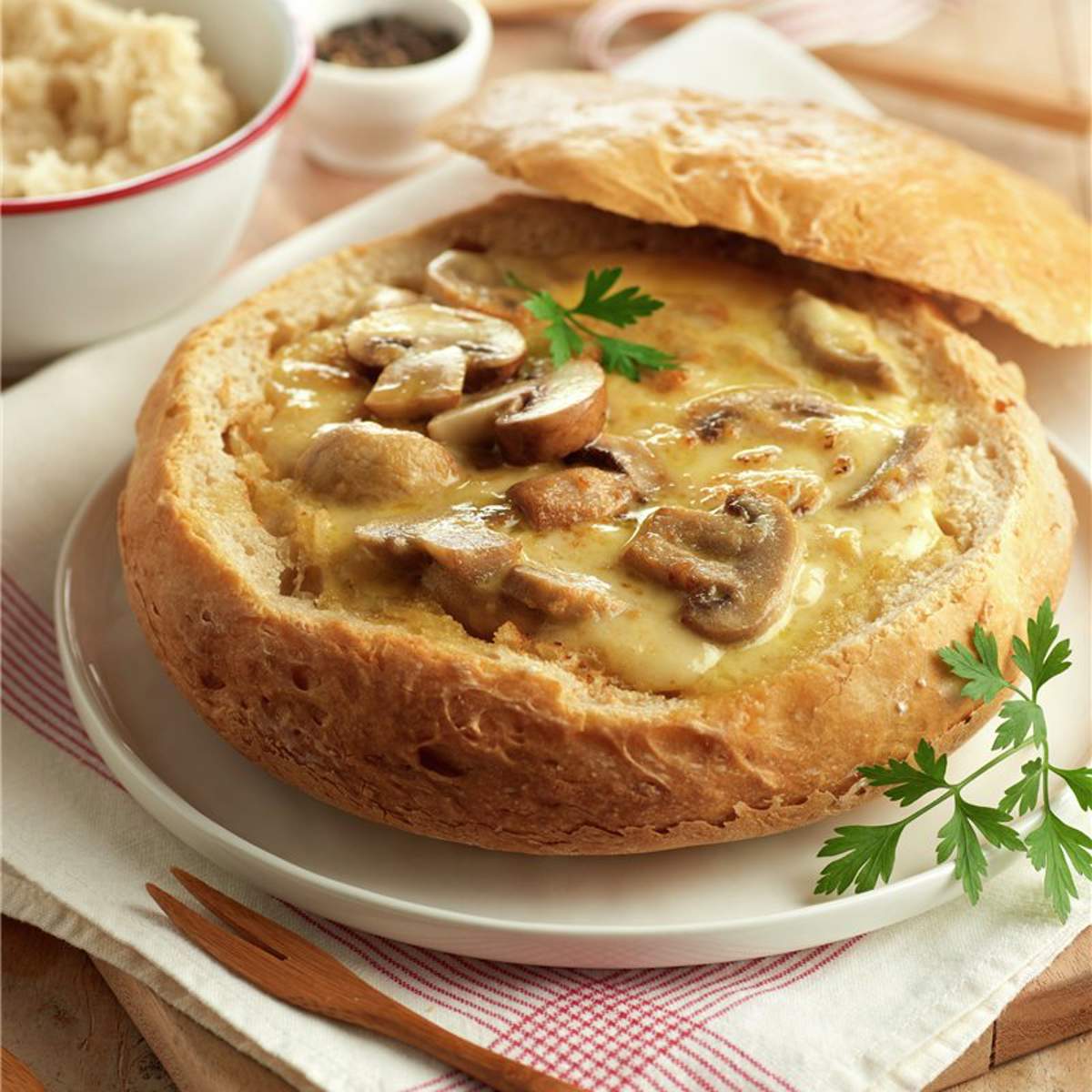 Pan relleno con queso y champiñones 