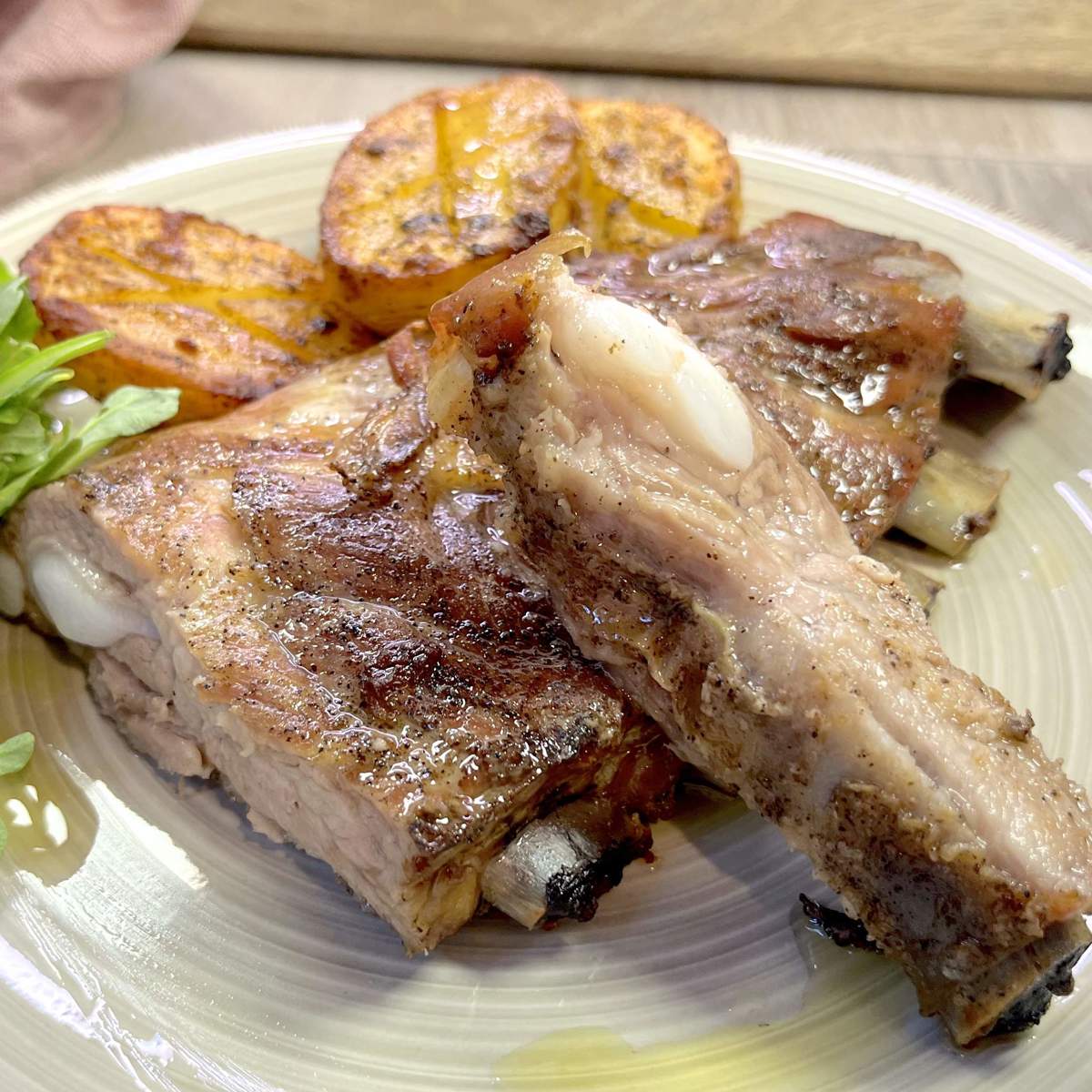 Costillar de cerdo al horno con patatas