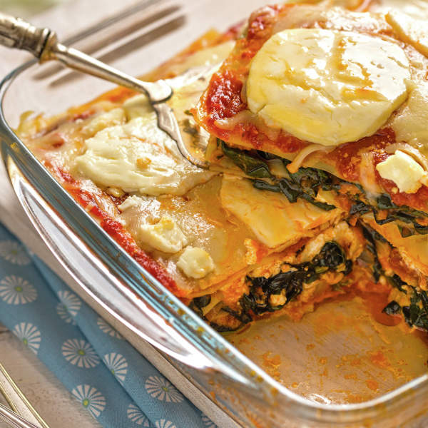Lasaña de espinacas con jamón curado y queso
