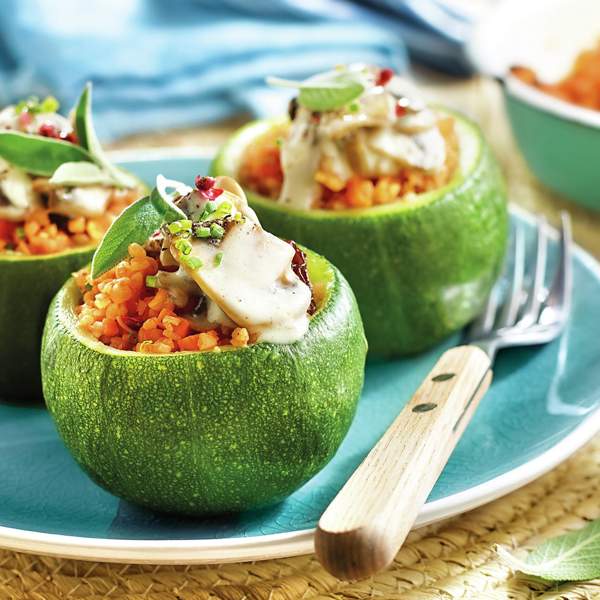 calabacines_rellenos_de_cuscus_y_verduras_con_laminas_de_champinones_a_la_crema