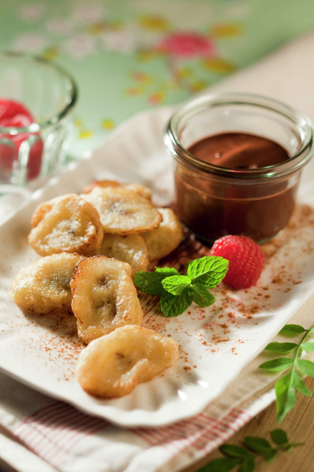 PLÁTANOS FRITOS CON SALSA DE CHOCOLATE.